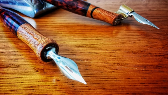 Straight & oblique pens on stand - Image 11