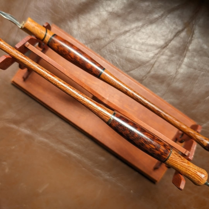 Straight & oblique pens on stand - Image 7