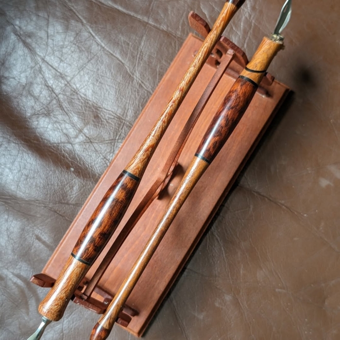 Straight & oblique pens on stand - Image 2